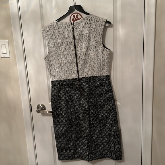 Sleeveless work dress white and navy blue - Picture 2 of 3